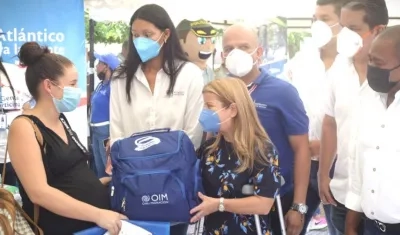 La Gobernadora Elsa Noguera durante el cierre de las ferias en Sabanalarga.