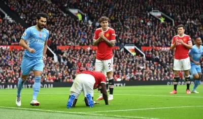 Momento del autogol Eric Bailly. 