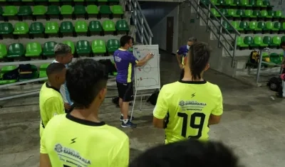 Roberto Bruno, técnico de Independiente Barranquilla. 