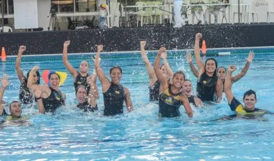 Las jugadoras colombianas celebran el triunfo. 