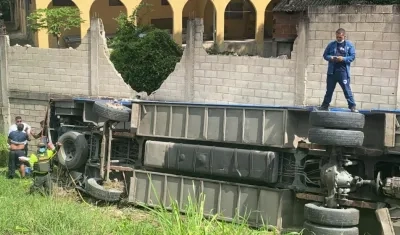 Bus accidentado en la via San Onofre Cartagena