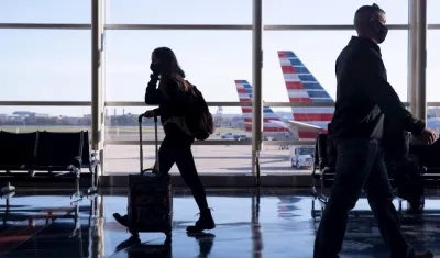 Pasajeros en el aeropuerto Ronald Reagan de Washington, en una imagen de archivo. 