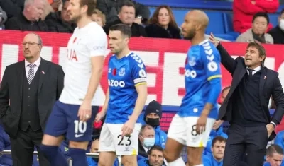 Rafael Benítez y Antonio Conte, técnicos del Everton y el Tottenham, respectivamente. 
