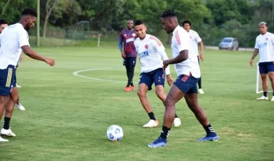 Duván Zapata, William Tesillo y Jefferson Lerma durante el entrenamiento. 