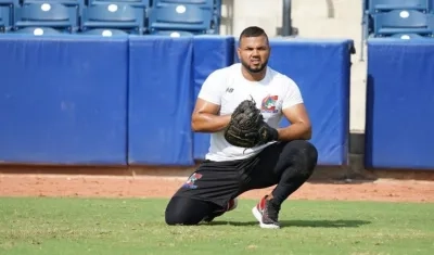 Carlos Martínez, receptor de los Caimanes de Barranquilla. 