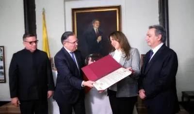 Reconocimiento al maestro Juventino Ojito y Verónica Vanegas.