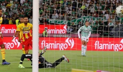 Acción de uno de los goles de Nacional. 