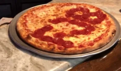 La pizza y el insulto.