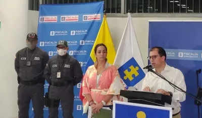 Directora del ICBF, Lina Arbeláez, y el fiscal Francisco Barbosa, en rueda de prensa en Barranquilla.