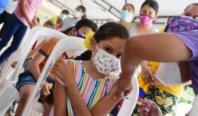 Carolina Oyola, vacunada en Tubará.