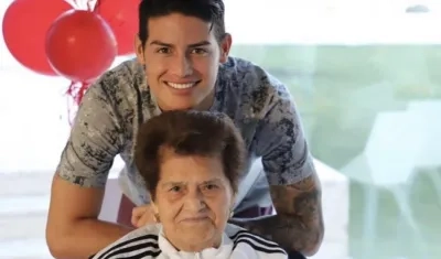 James Rodríguez y su abuela Rosa Miryam Gómez.