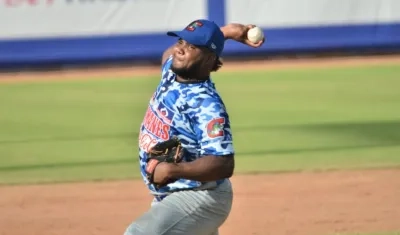 Eduar López, lanzador de Caimanes. 