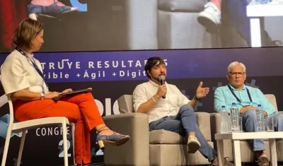 Alcalde de Barranquilla, Jaime Pumarejo, en Andicom 2021, con el alcalde de Popayán, Juan Carlos López.  