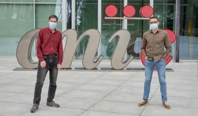 Los investigadores David Sancho y Carlos del Fresno.