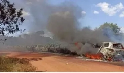Los vehículos incinerados en Llanos del Yarí