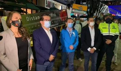 Ministros de Interior y de Salud acompañaron verificación de solicitud del carnet de vacunación en entradas de bares y restaurantes.