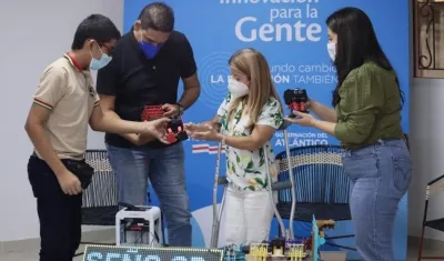 La gobernadora, Elsa Noguera, visitó la Escuela Normal Superior de Manatí.
