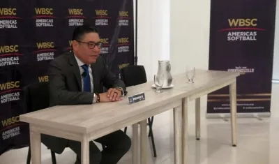 Tommy Velázquez, presidente de softbol para las Américas de la WBSC.