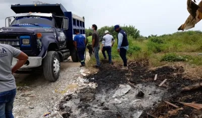 Momento en que son sorprendidas las personas en el lugar. 