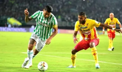 Jefferson Duque superando la marca de Carlos Ramírez.