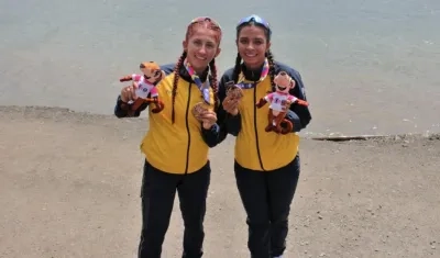 Las medallistas de bronce Manuela Gómez y Madison Velásquez.