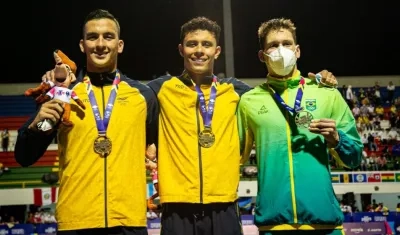 Los nadadores colombianos y el brasileño.