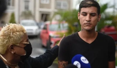 Yeison Felipe Possu Mera y su abogada.