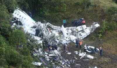 Restos del avión de LaMia que transportaba al equipo. 