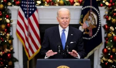 El presidente de EE.UU., Joe Biden, habla, este lunes sobre la variante ómicron de Covid-19 en la Casa Blanca, Washington. 
