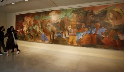  El Museo de Antioquia, con motivo de la celebración de sus 140 años, puso en exhibición este lunes el mural 'Escena con jinete' de Fernando Botero.