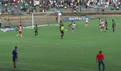 Momento del polémico segundo gol del Unión Magdalena.