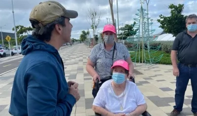 Alejandro Char en la recolección de firmas.
