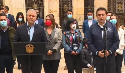 El Presidente Iván Duque y el registrdor Alexánder Vega.
