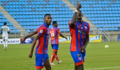 Jugadores del Unión Magdalena celebran un gol. 