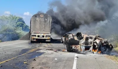 Aspecto del accidente en la vía a Santa Marta. 