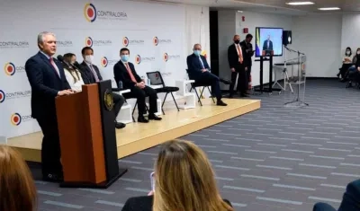 Presidente Iván Duque en la firma del contrato entre Seguros Mapfre y las Empresas Públicas de Medellín (EPM).