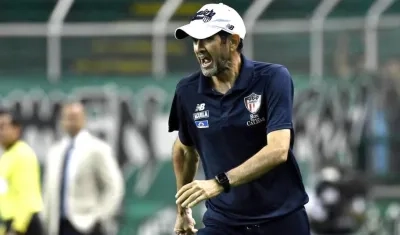 Arturo Reyes, DT del Junior.