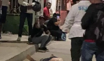 La Sijin llegó al lugar de los hechos para la inspección del cuerpo. 