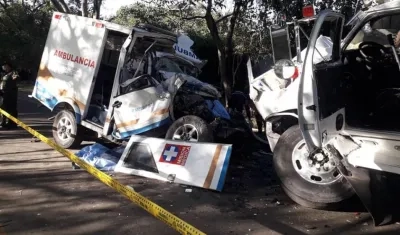 Ambulancia accidentada. 