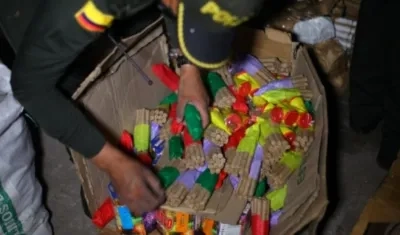 Parte de los elementos incautados.