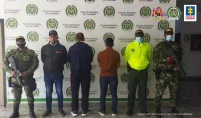 Dos de los tres militares capturados.