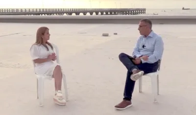 La Gobernadora Elsa Noguera con el periodista Jorge Cura Amar.