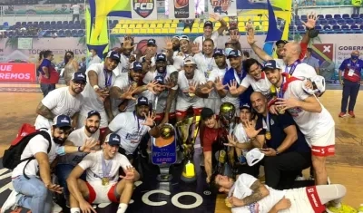 Celebración del pentacampeonato de Titanes.