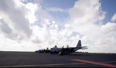 Tres aviones en la base de la Fuerza Aérea de Estados Unidos, en Homestead, Florida (EEUU).