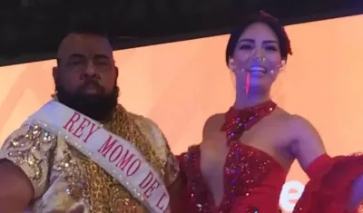 Rey Momo 'Mario Baracus' y Reina Paula Sarmiento.