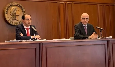 MinHacienda José Restrepo y Gerente Leonardo Villar.