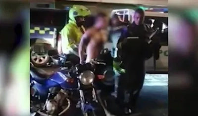 El hombre tras ser capturado por la Policía. 