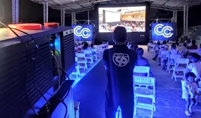 Durante la pandemia Cine Colombia reabrió la actividad en espacios abiertos.