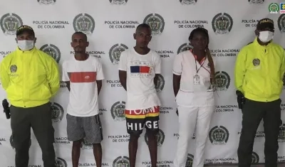 Los tres capturados por la Policía. 