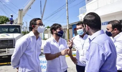 El Alcalde Jaime Pumarejo presidiendo el inicio de los trabajos.